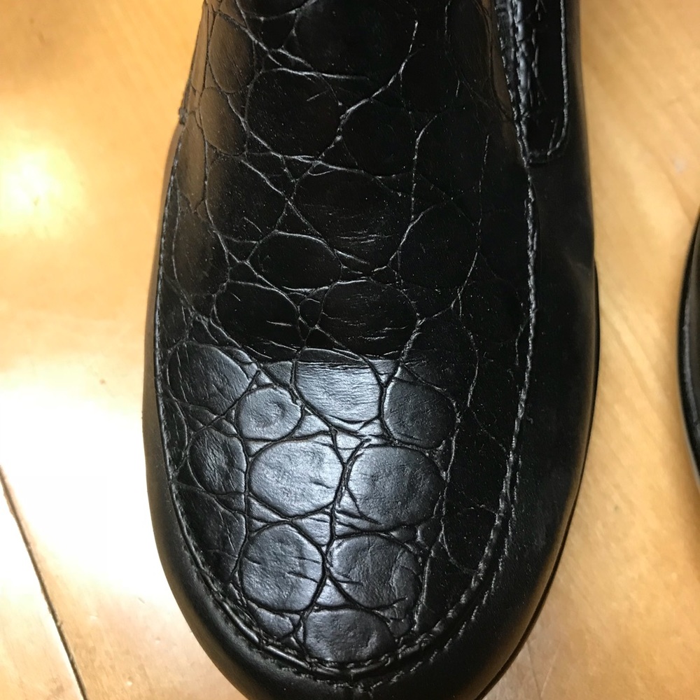 Shoes - Picture 4 of 5